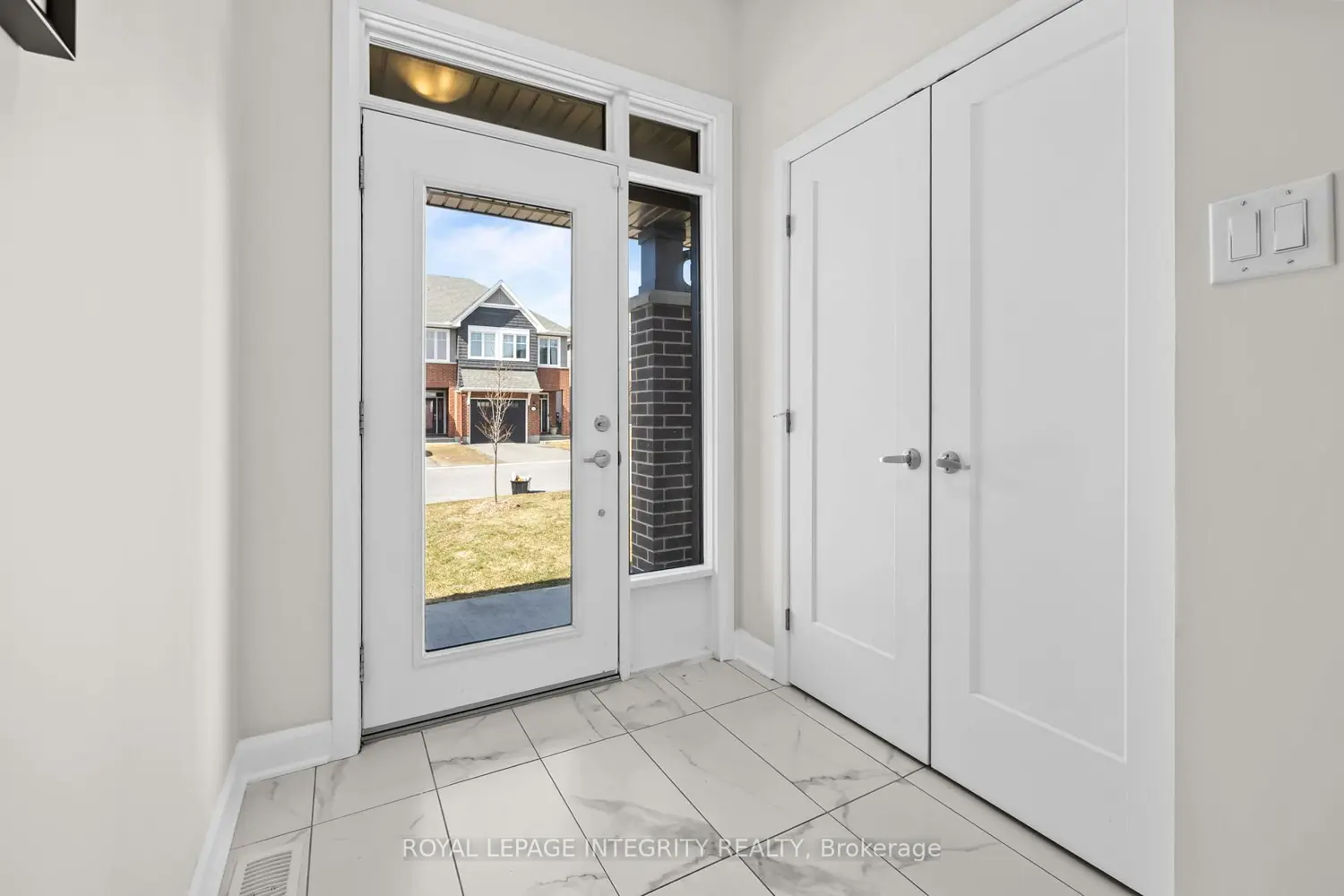 133 Angelonia Crescent photo 3