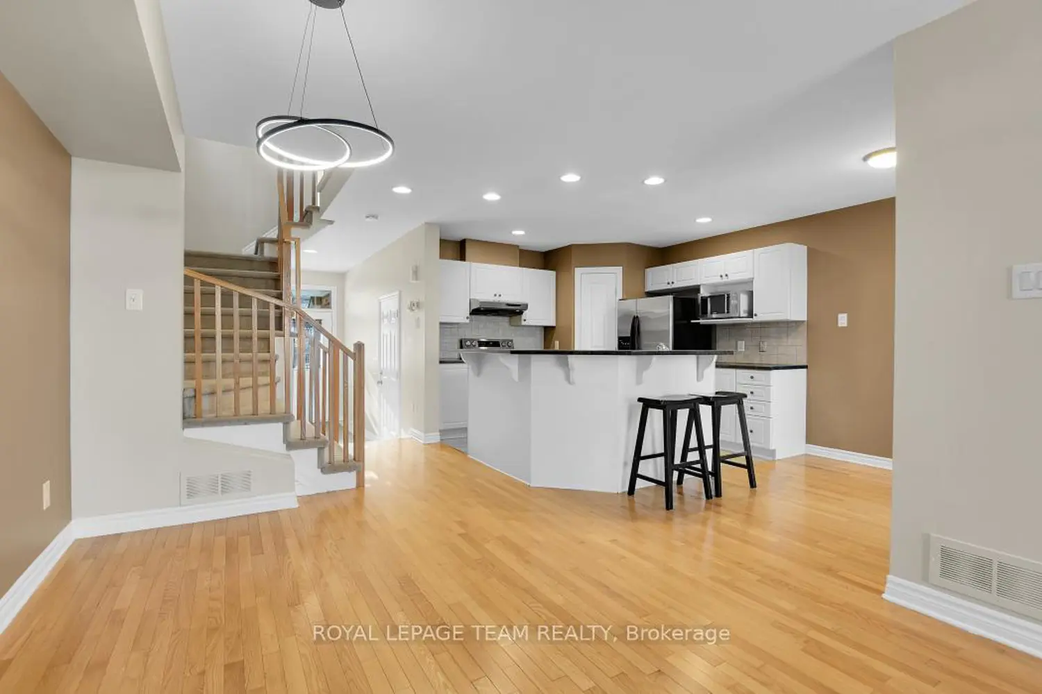 541 Salzburg Drive photo 3