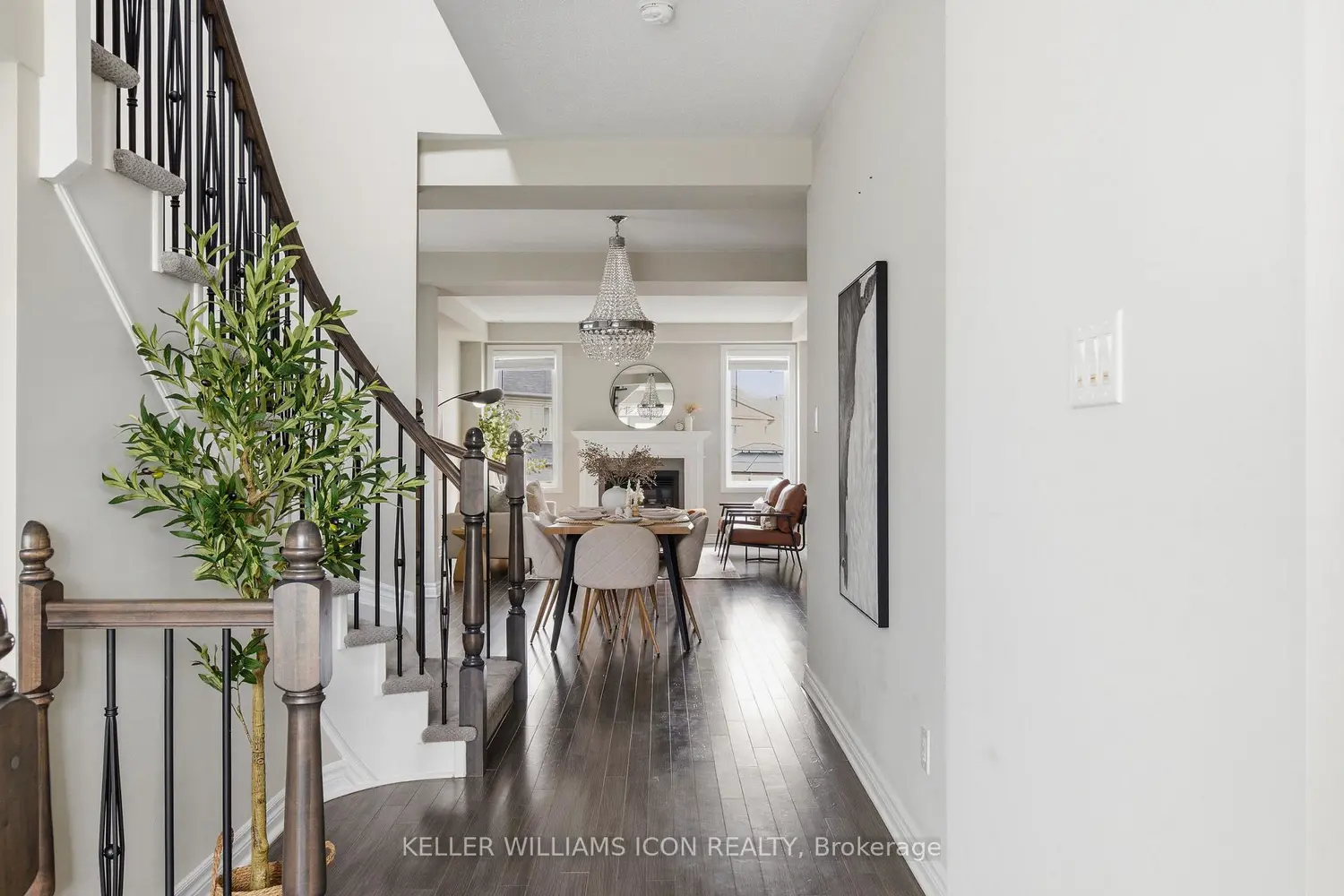 3379 Woodroffe Avenue