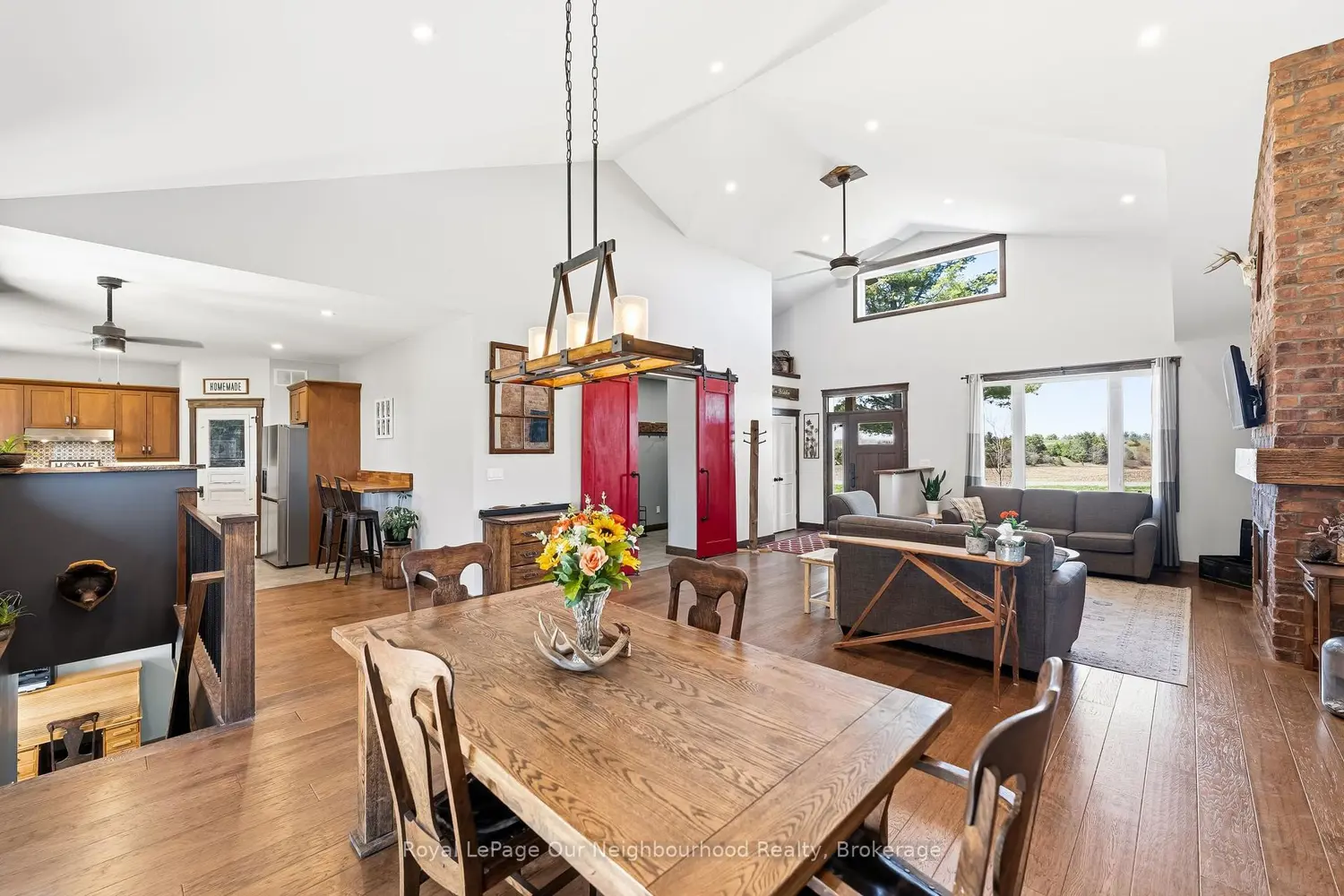 63 Hansen Road photo 4