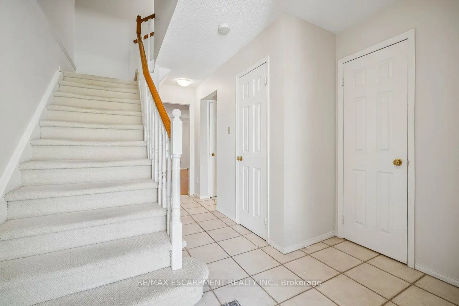 Additional image 3 of 5255 Lakeshore Road 30