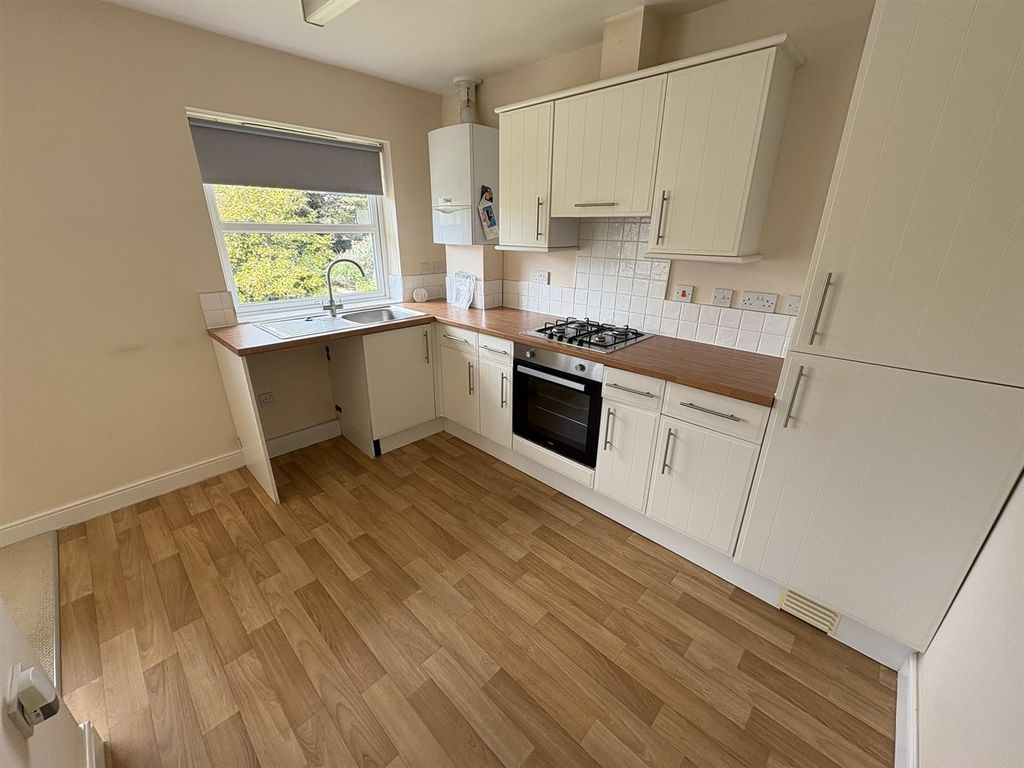 2 bed flat to rentBroadway, Sandown PO36