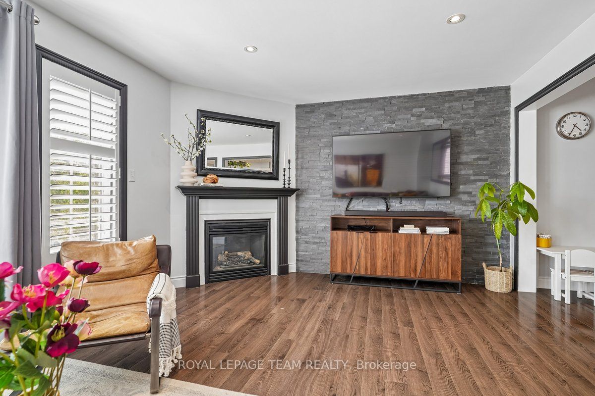 Additional image 6 of 41 Platinum Drive, Toronto, ON, M6M 5K2