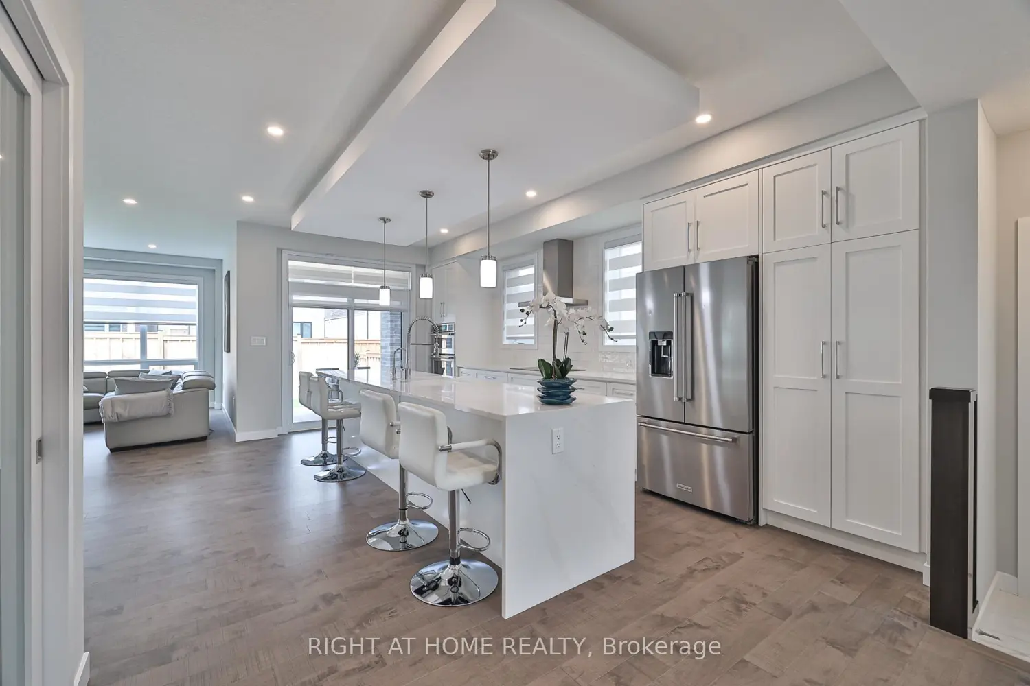 8 Ryder Avenue photo 2