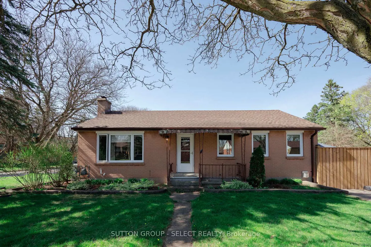 2 Thorne Avenue