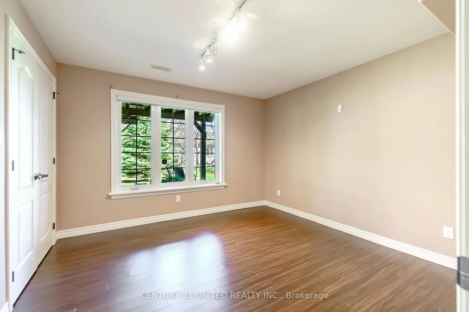 Additional image 12 of 301 Carnegie Avenue 14