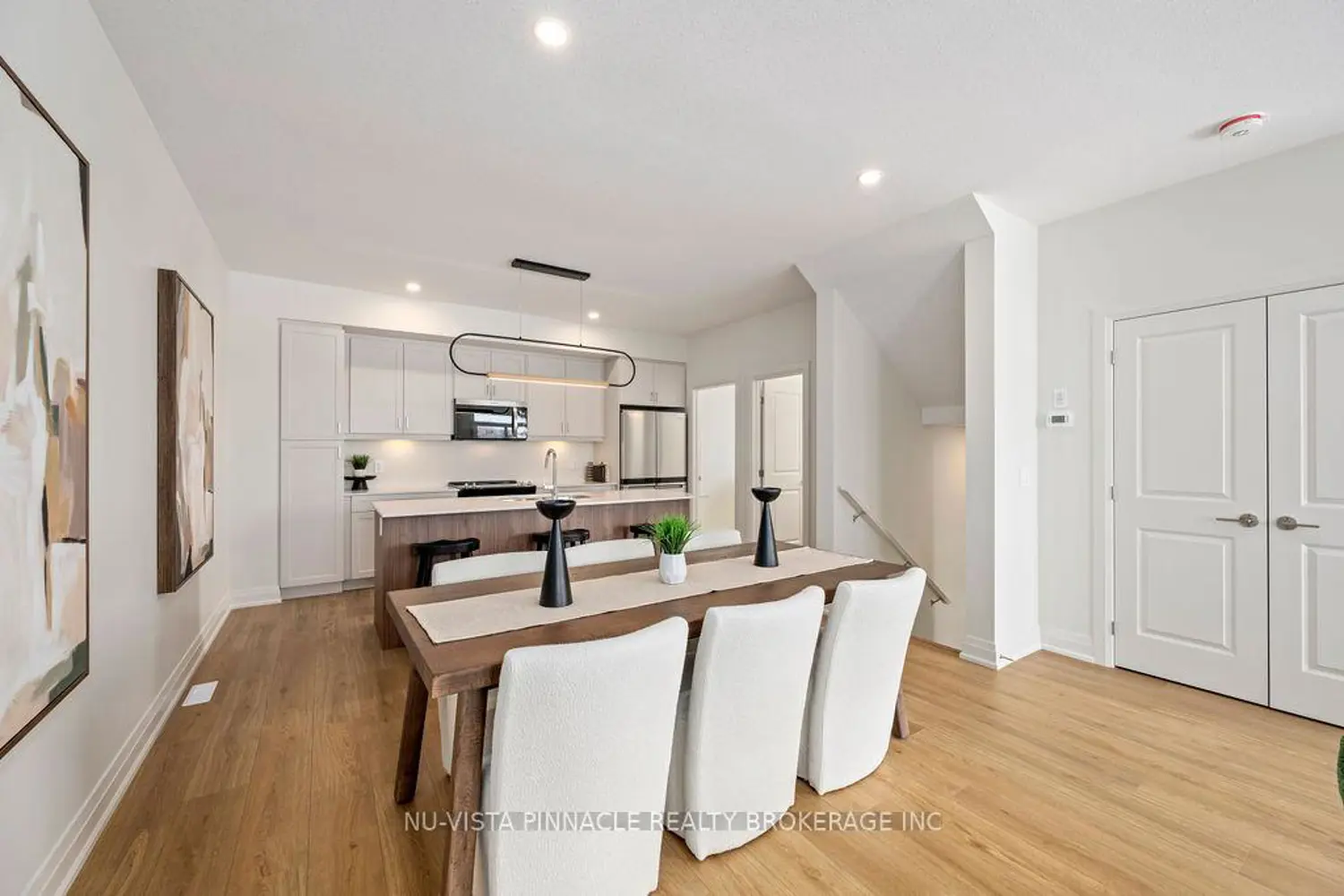 Additional image 4 of 2592 Sheffield Boulevard