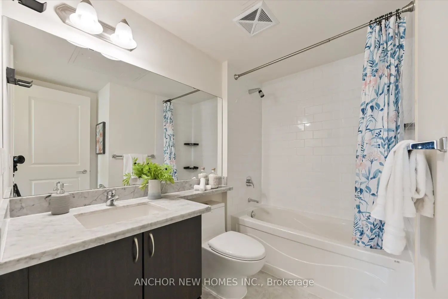 Additional image 7 of 57 Upper Duke Crescent 210