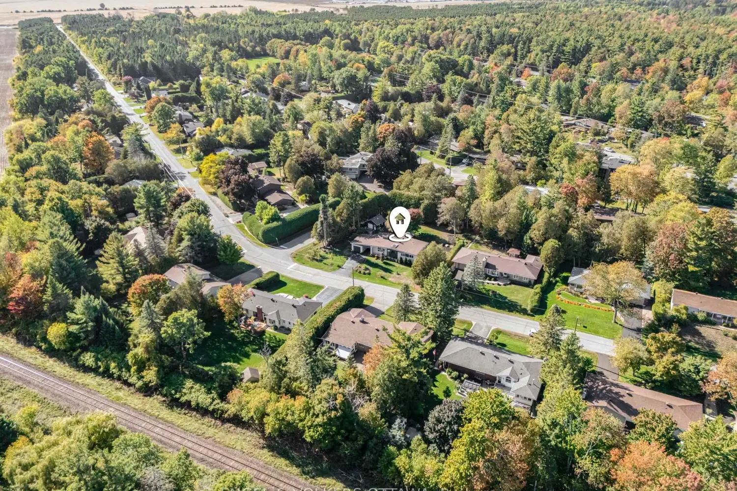 121 Grenfell Crescent photo 3