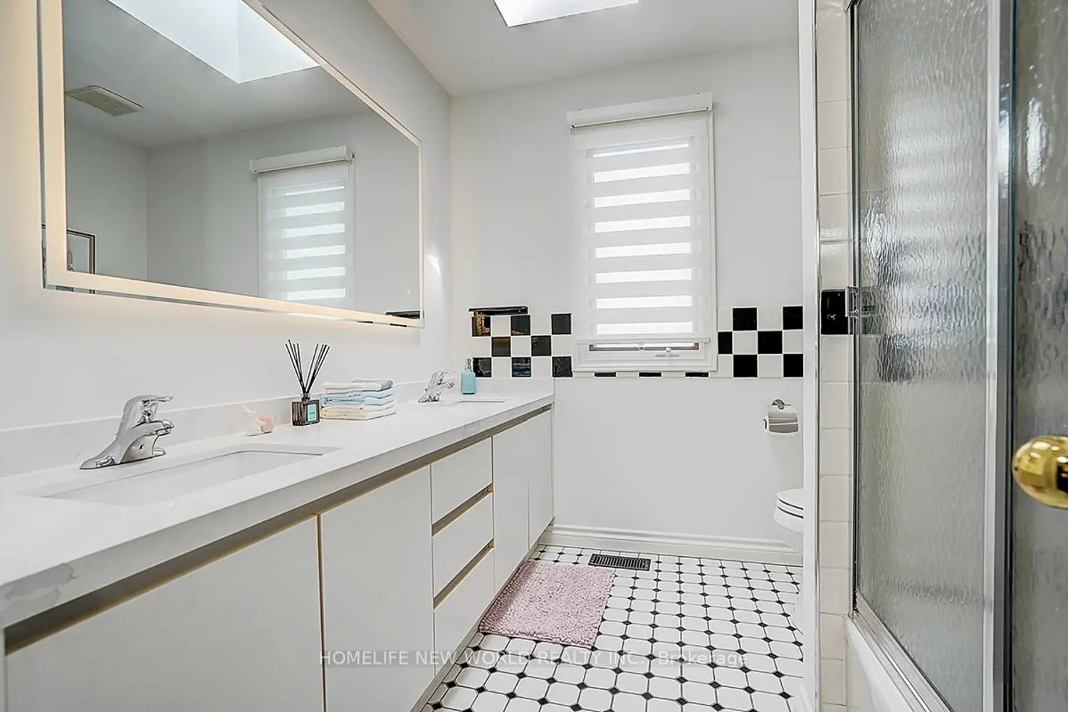 Additional image 11 of 594 Woburn Avenue