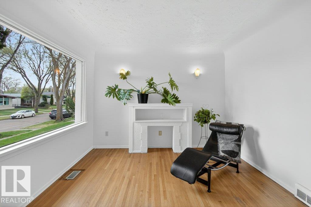 Additional image 4 of 10640 79 Street NW, Edmonton, AB, T6A3H4