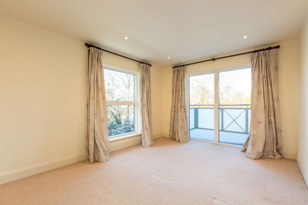 Additional image 9 of 3 bed flat to rentKincraig Drive, Sevenoaks TN13