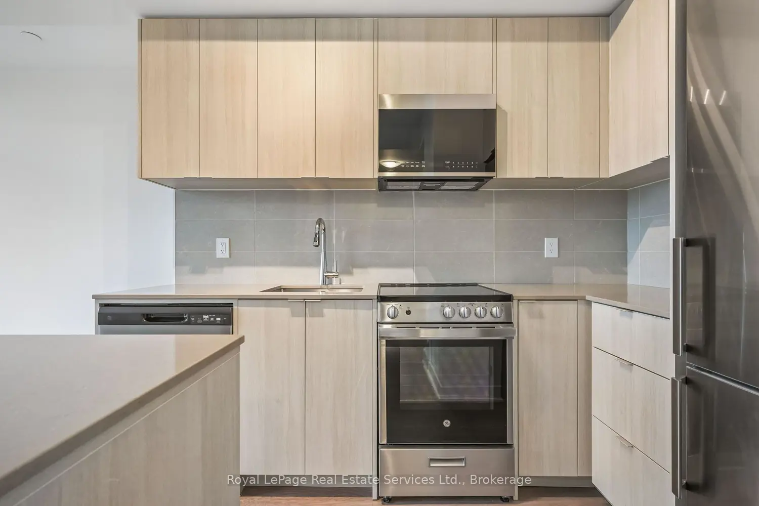 Additional image 8 of 2088 James Street 711