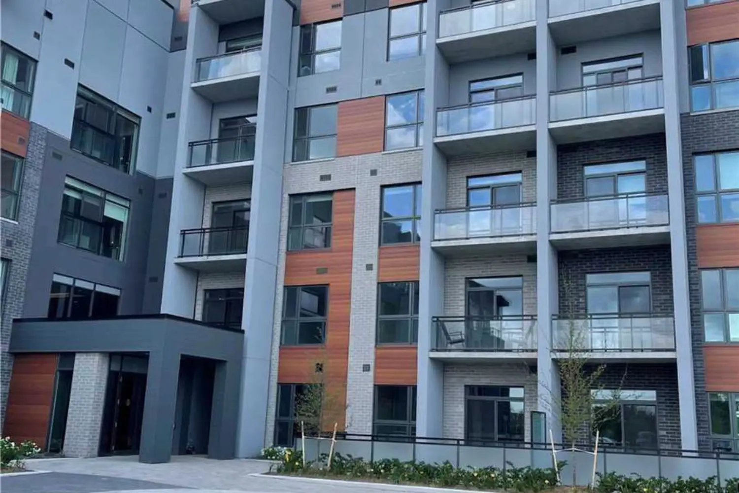 95 Dundas Street 325