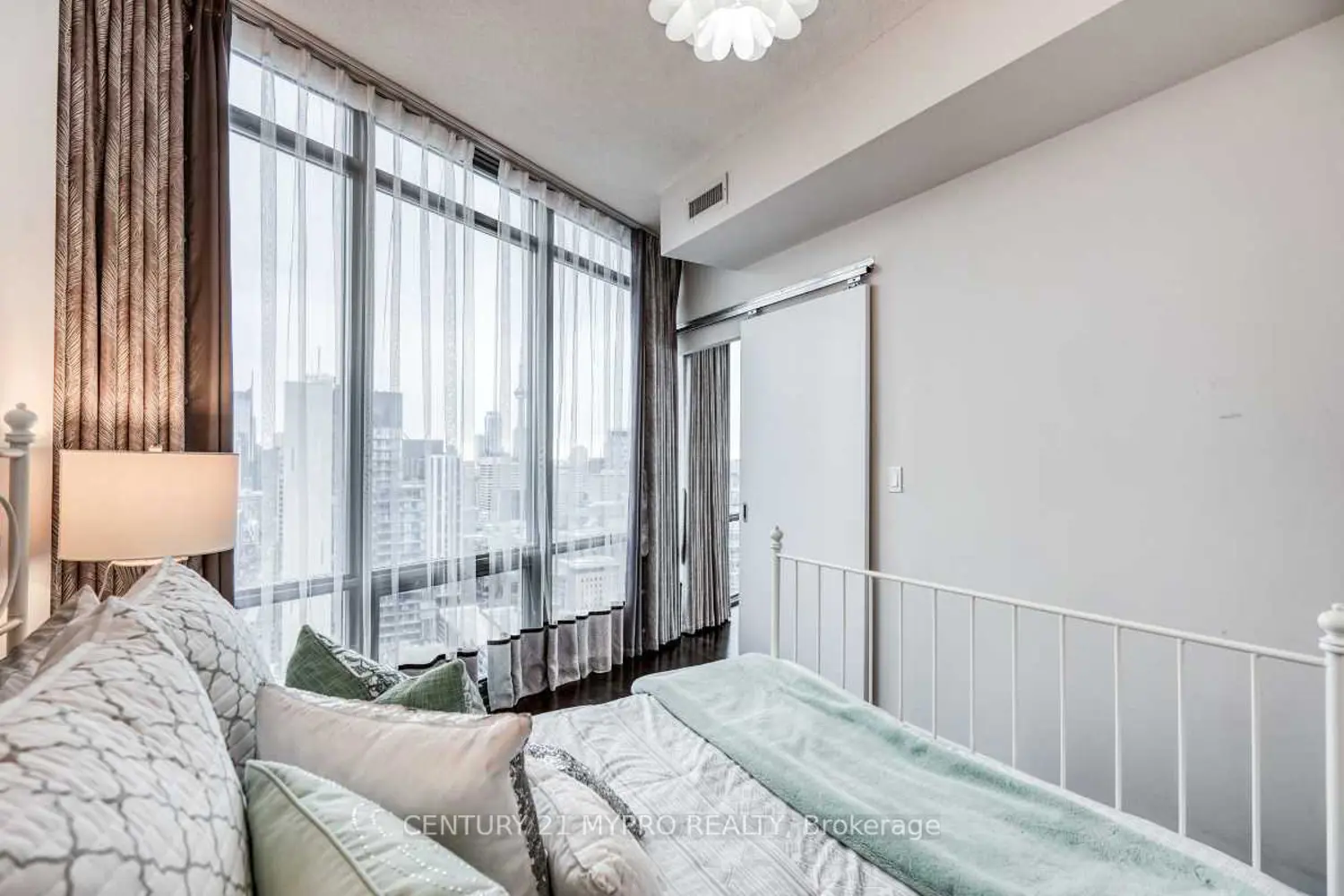 Additional image 16 of 832 Bay Street 2810