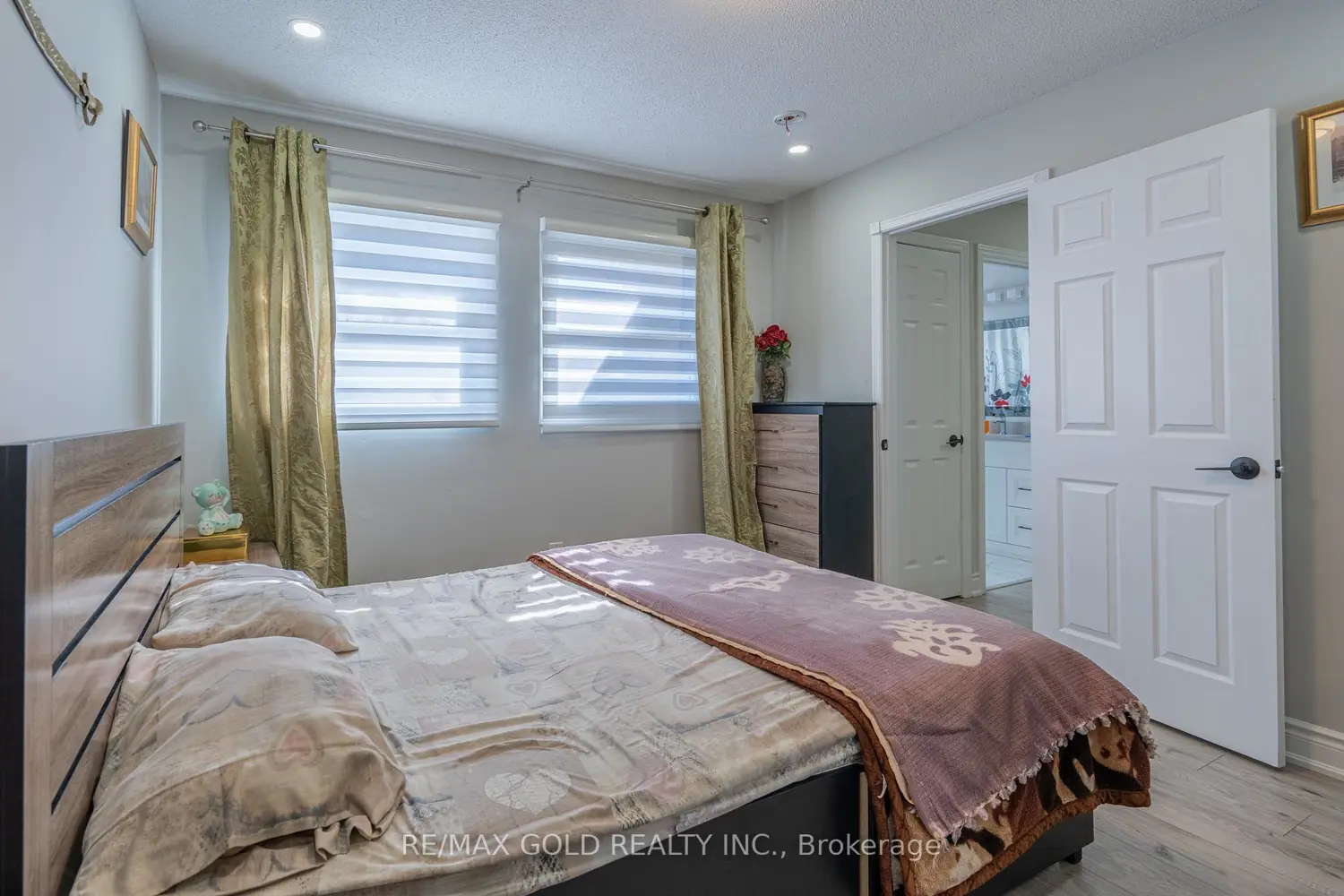 Additional image 11 of 103 Lord Simcoe Drive