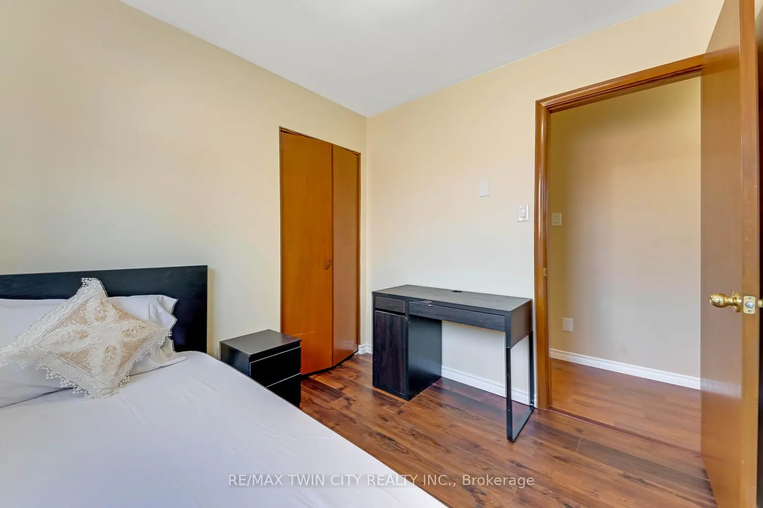 402 Lakeview Drive photo 5