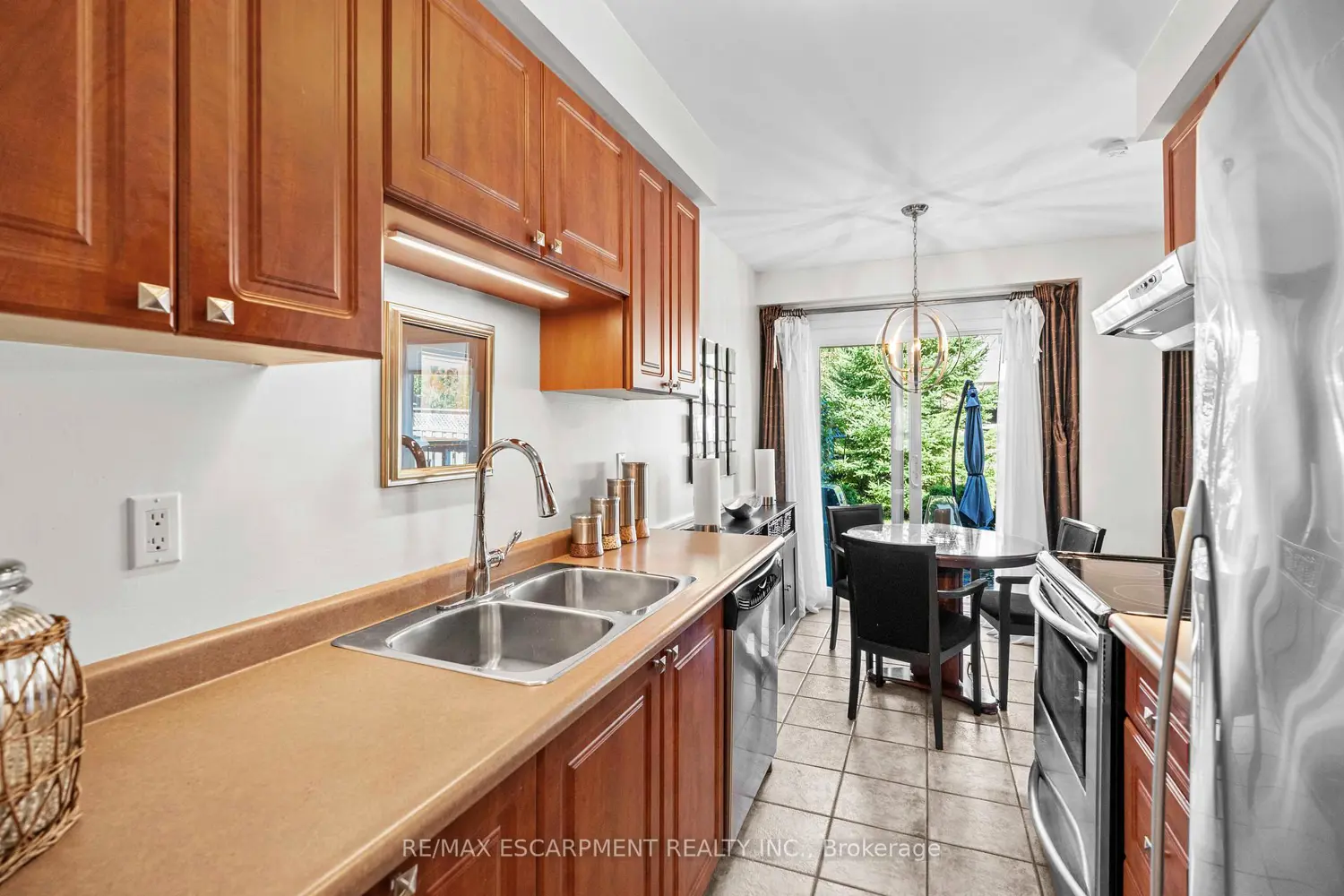 Additional image 6 of 2272 Mowat Avenue 56