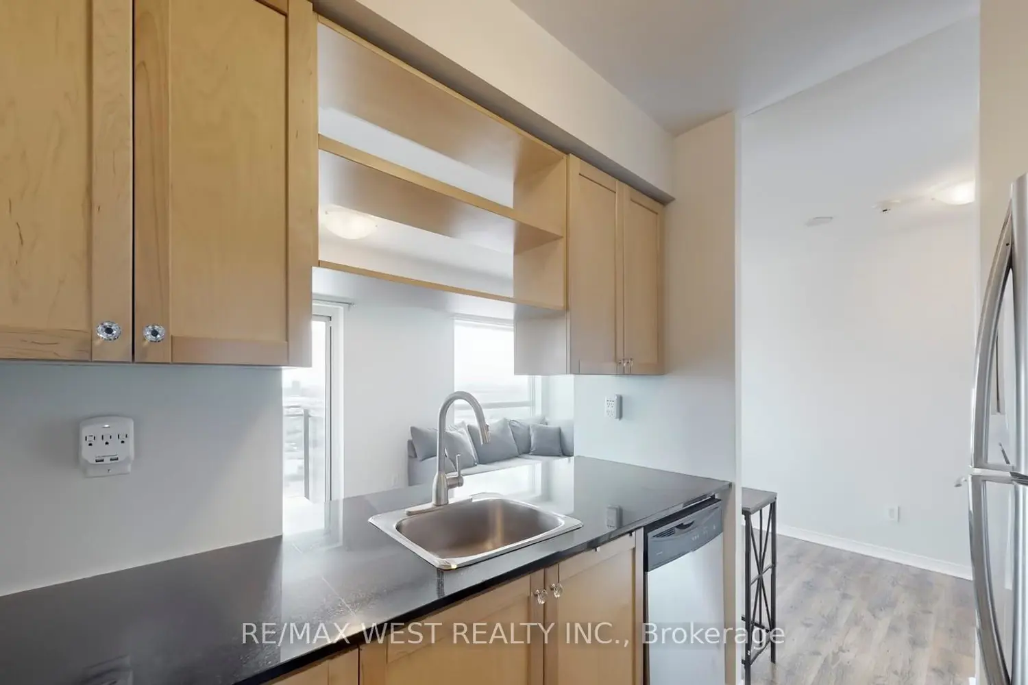 Additional image 5 of 215 Queen Street 2108