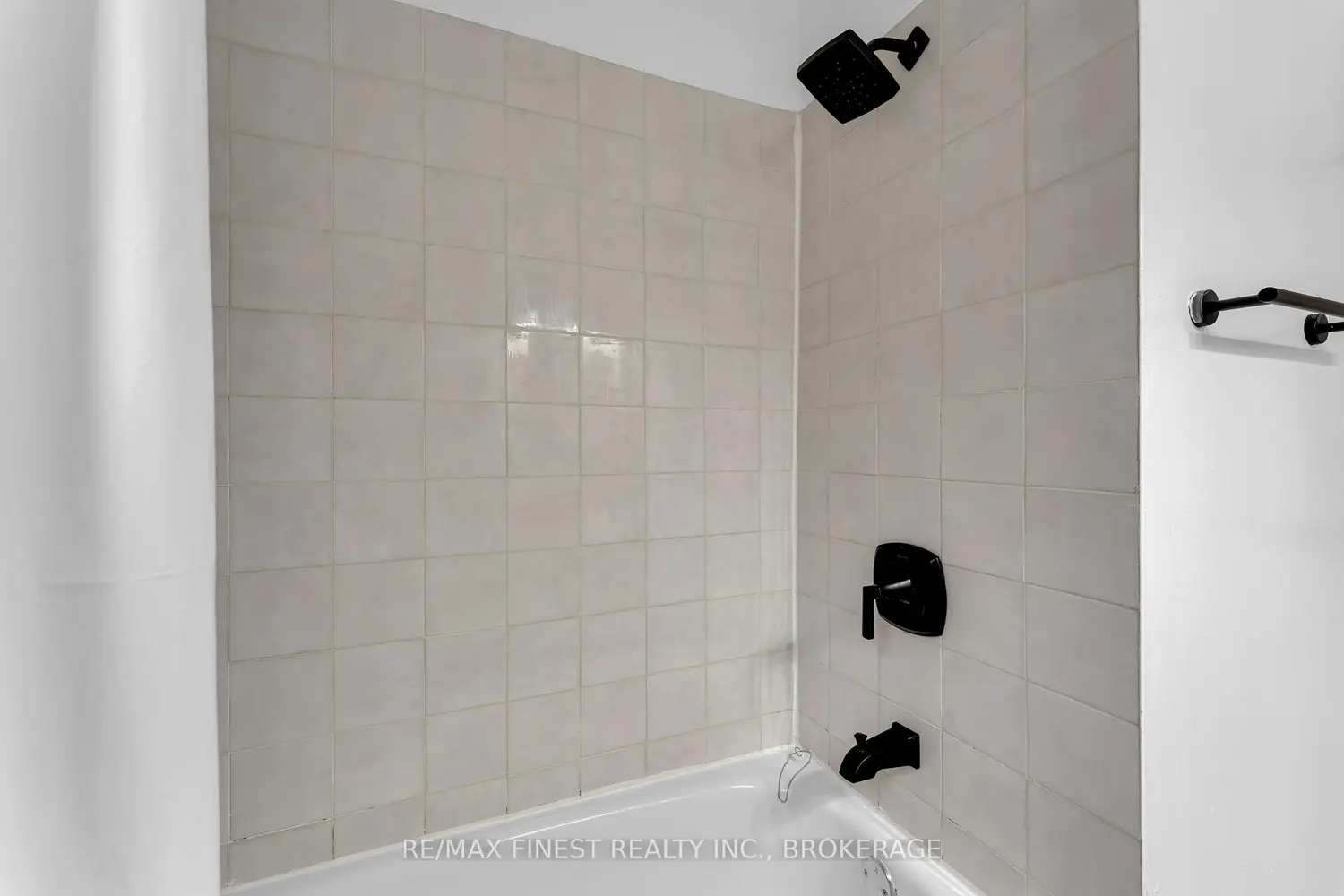 81 Weller Avenue photo 5
