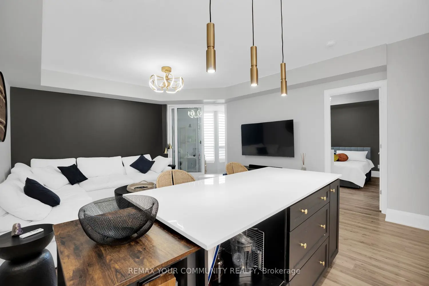 Additional image 4 of 9085 Jane Street 523