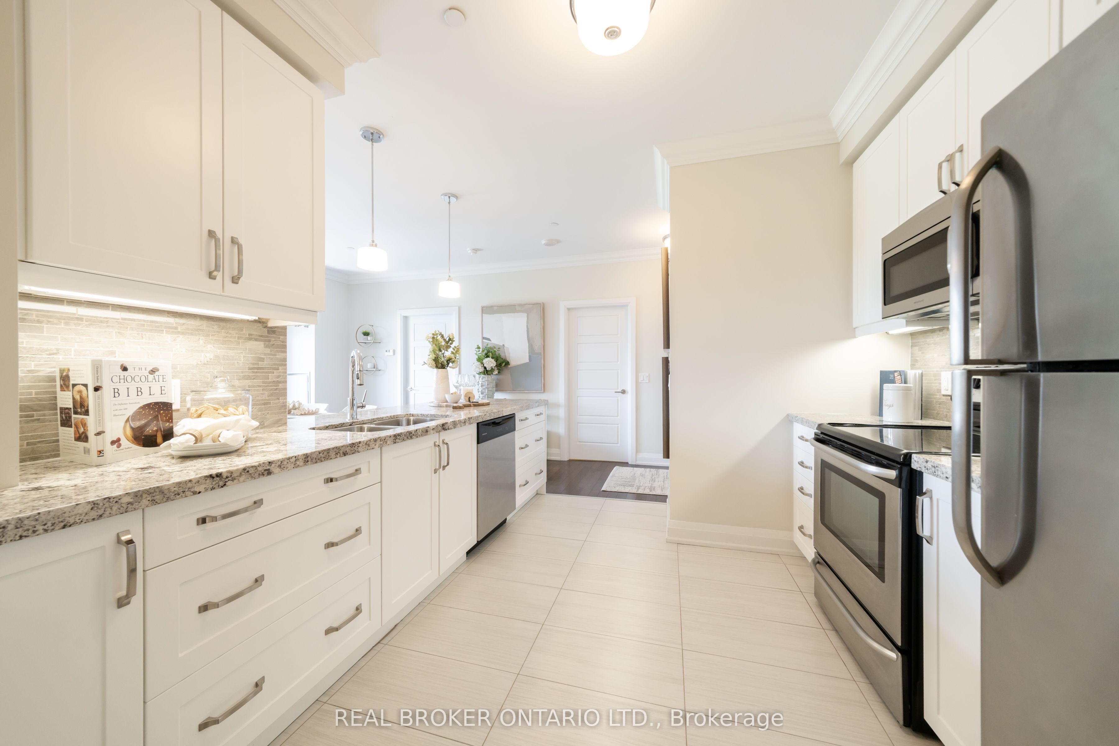 Additional image 3 of 205-7 Bond Crescent, Richmond Hill, ON, L4E 1E6