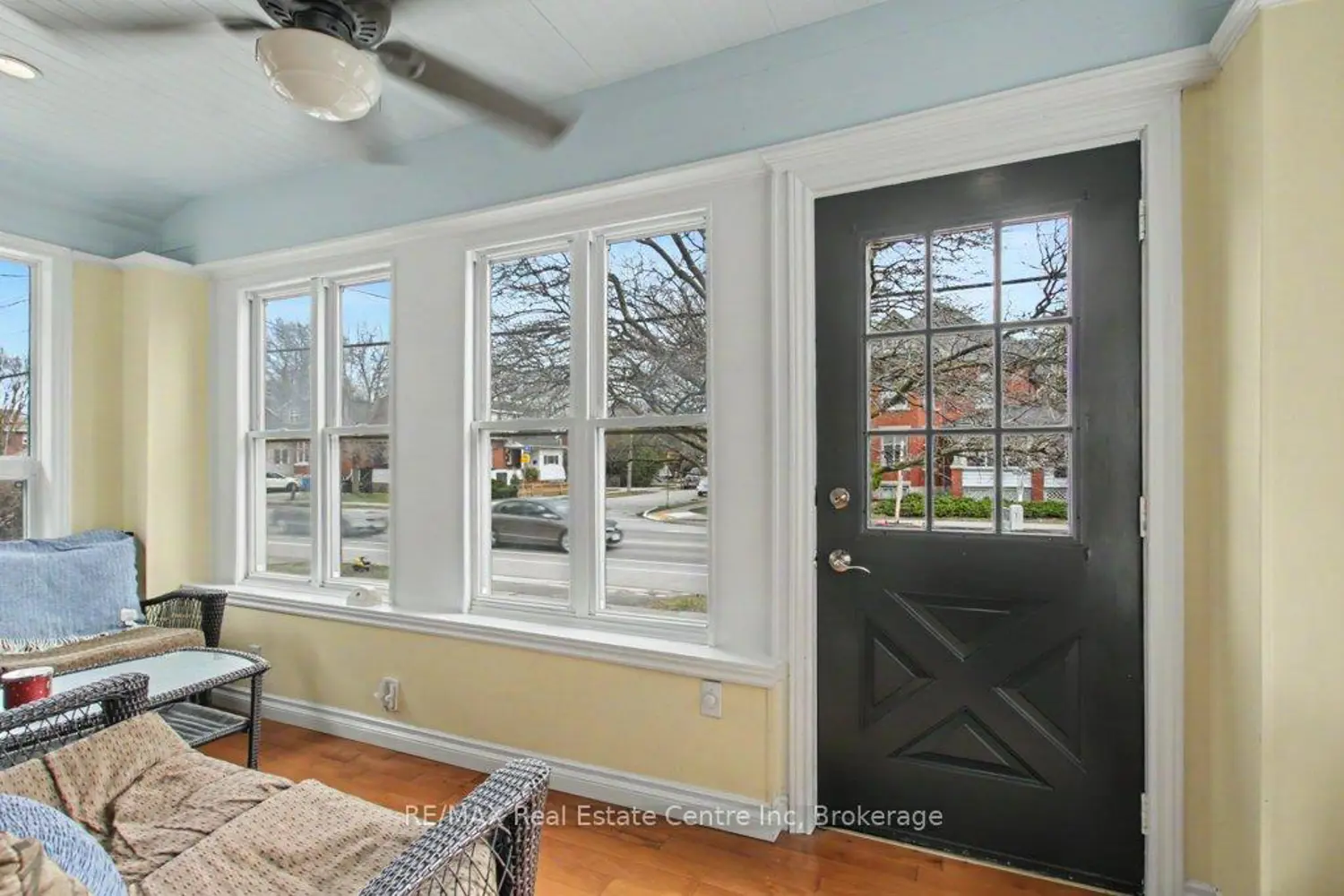 598 Woolwich Street photo 3