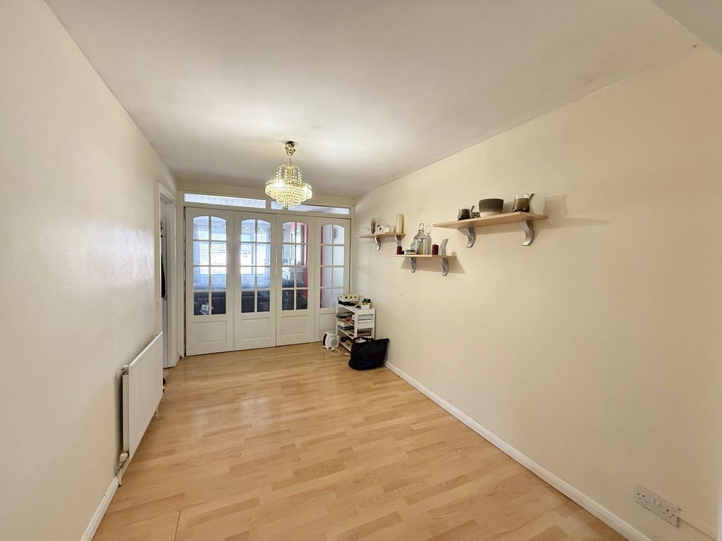 Additional image 2 of 3 bed flat to rentTwinnies Road, Wilmslow SK9