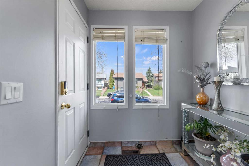 Additional image 3 of 35 Templemont Drive NE, Calgary, AB, T1Y 4Z5