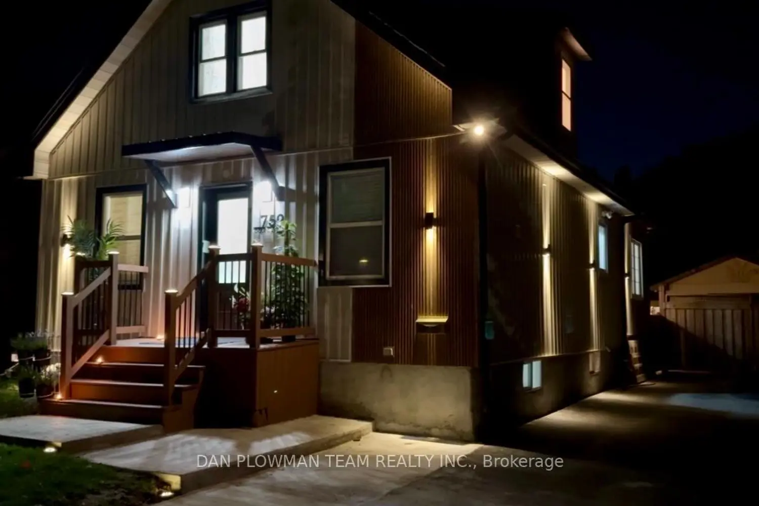 Additional image 18 of 752 Douglas Street