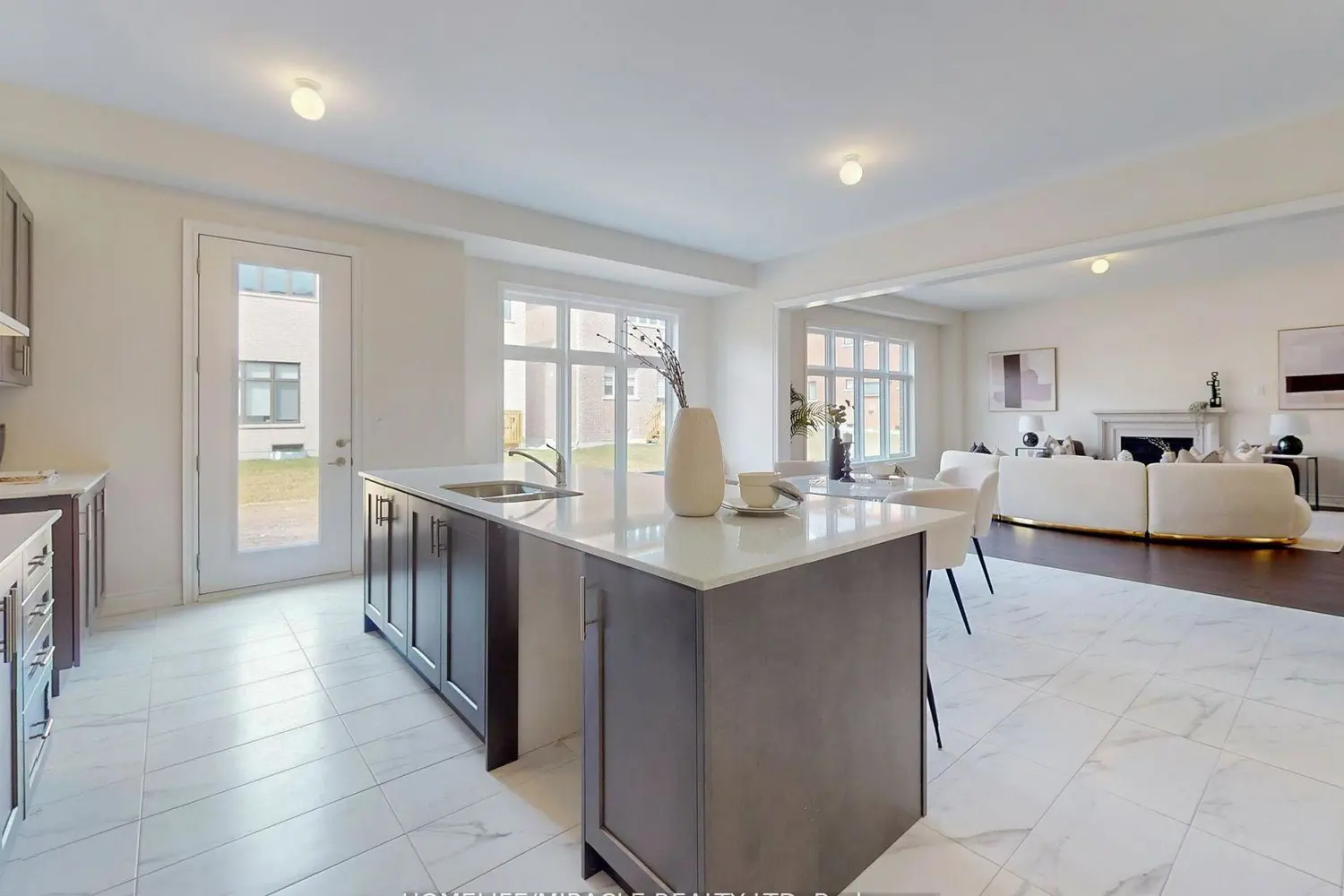 25 Joiner Circle photo 5