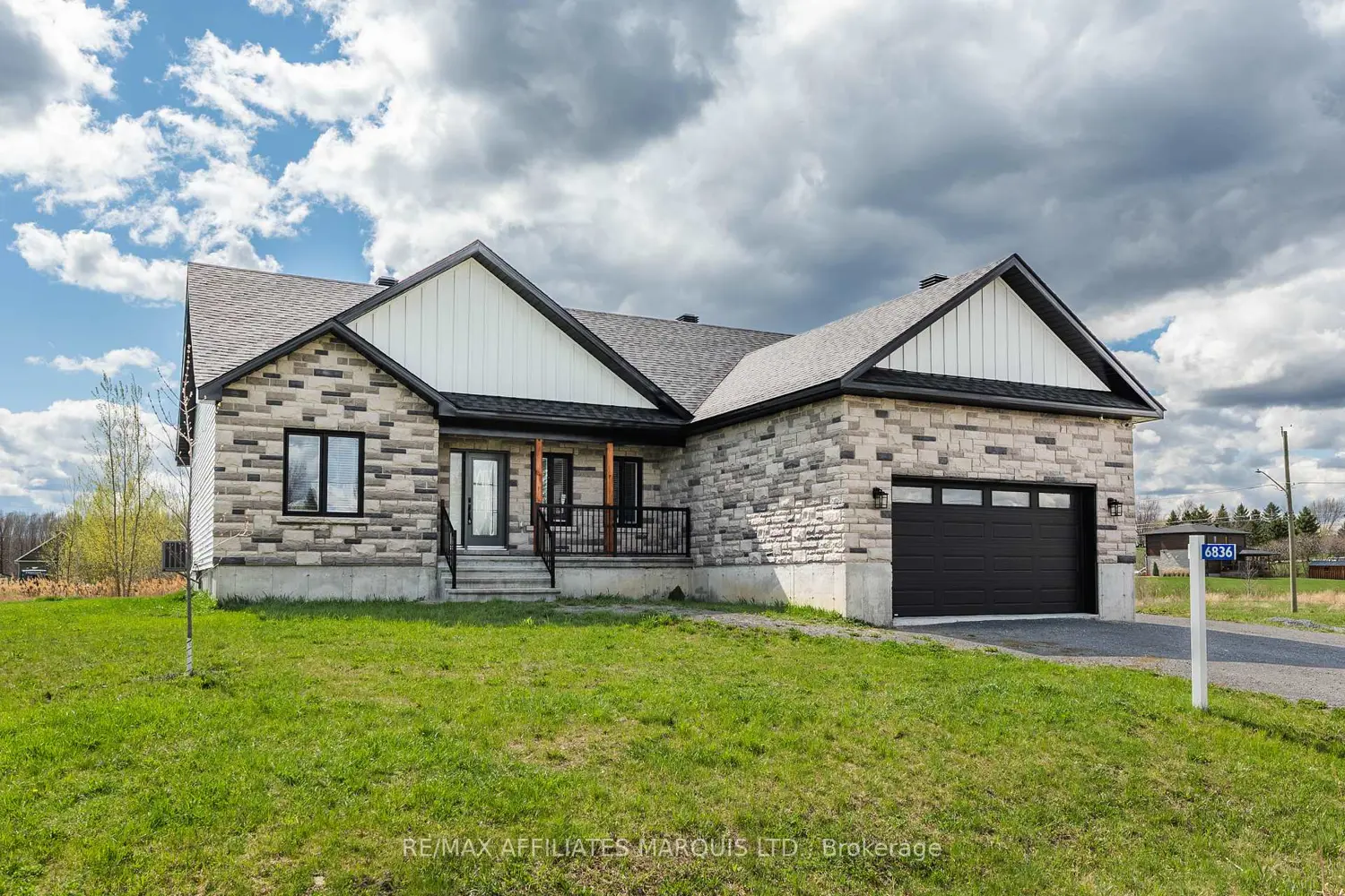 6836 James Crescent