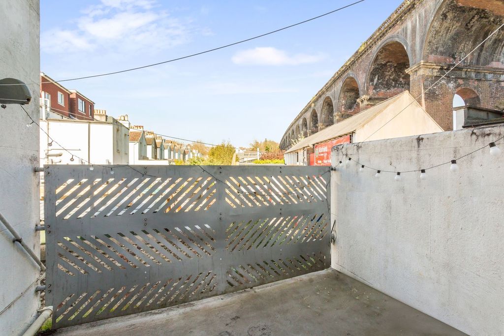 Additional image 8 of 6 bed maisonette to rentPreston Road, Brighton BN1