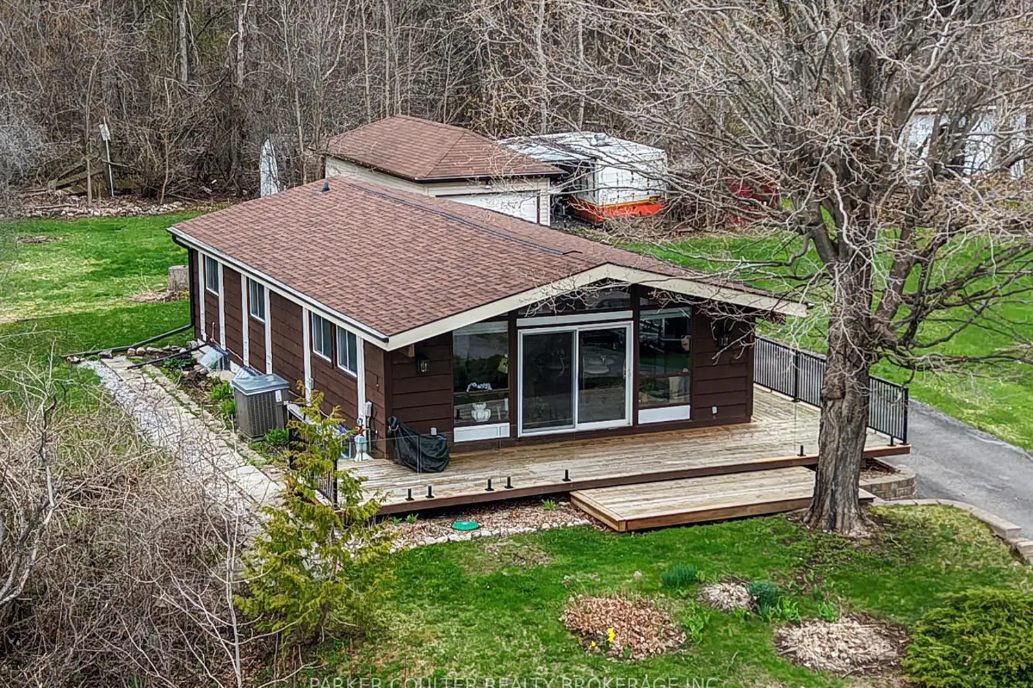 2238 Lakeshore Road photo 2