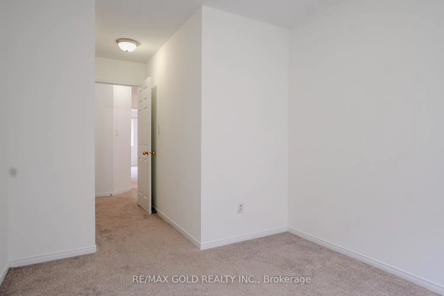 Additional image 7 of 7059 Fairmeadow Crescent