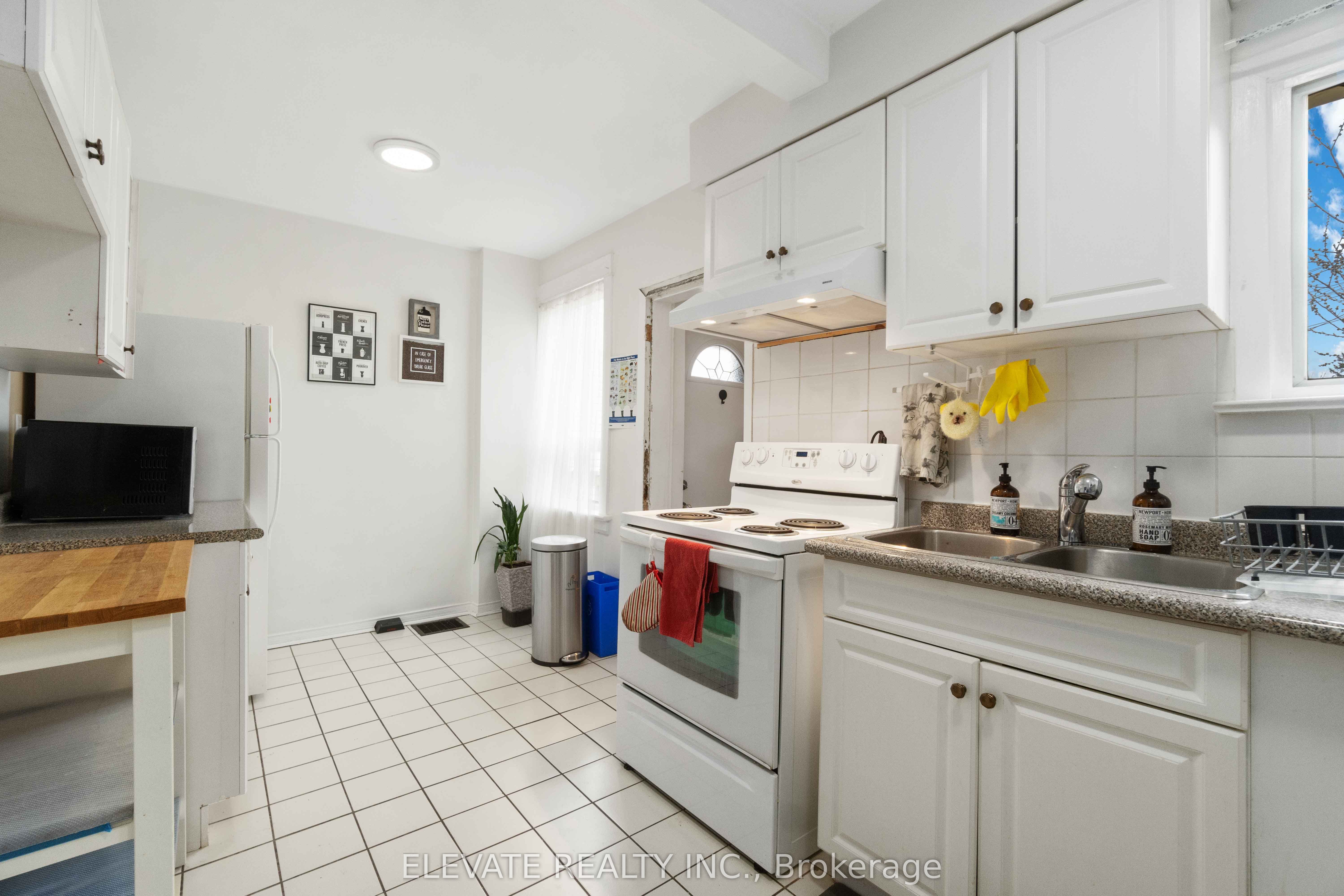 Additional image 4 of 70 Rogers Road, Toronto, ON, M6E 1P1