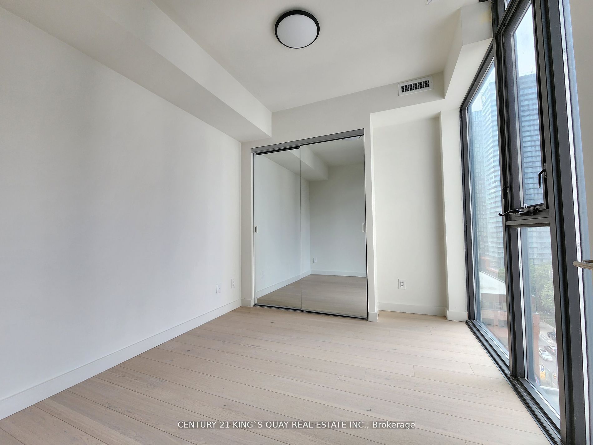Additional image 4 of 1004-81 Wellesley Street E, Toronto, ON, M4Y 0C5