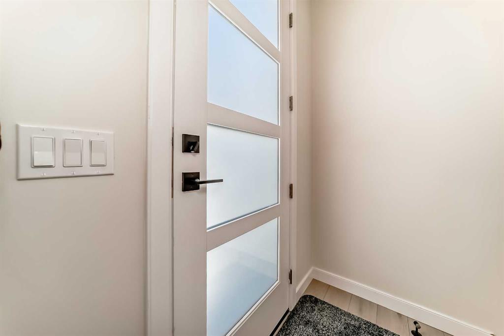 Additional image 3 of 323-81 Greenbriar Place NW, Calgary, AB, T3B6J1
