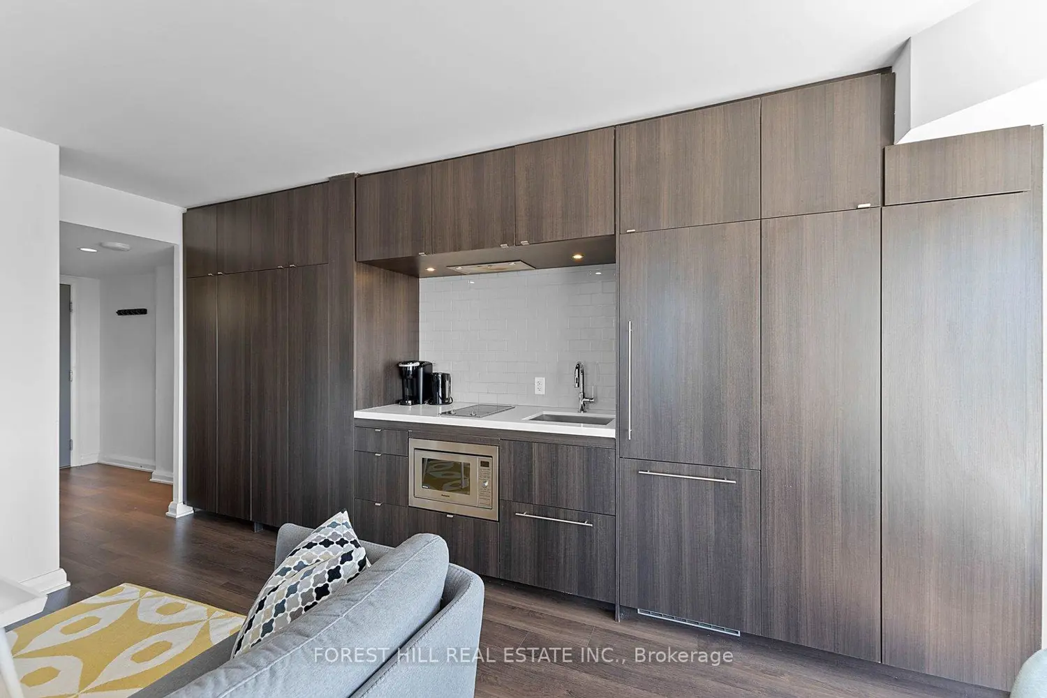 Additional image 6 of 155 Yorkville Avenue 2917