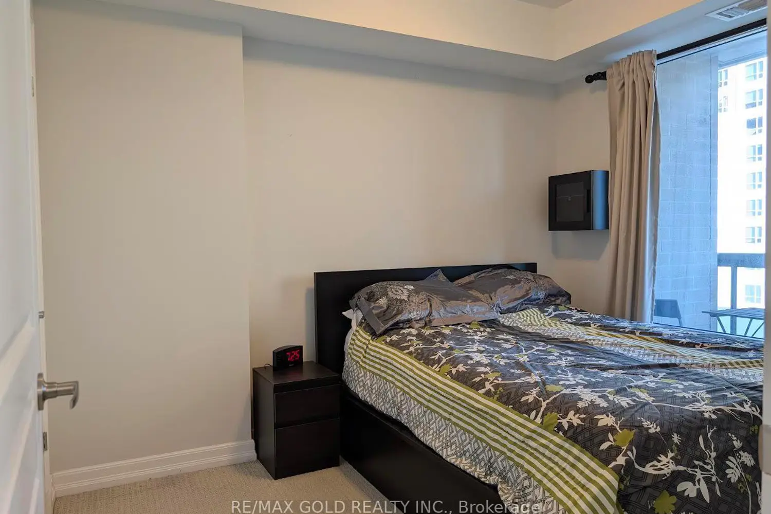238 Besserer Street 407 photo 4