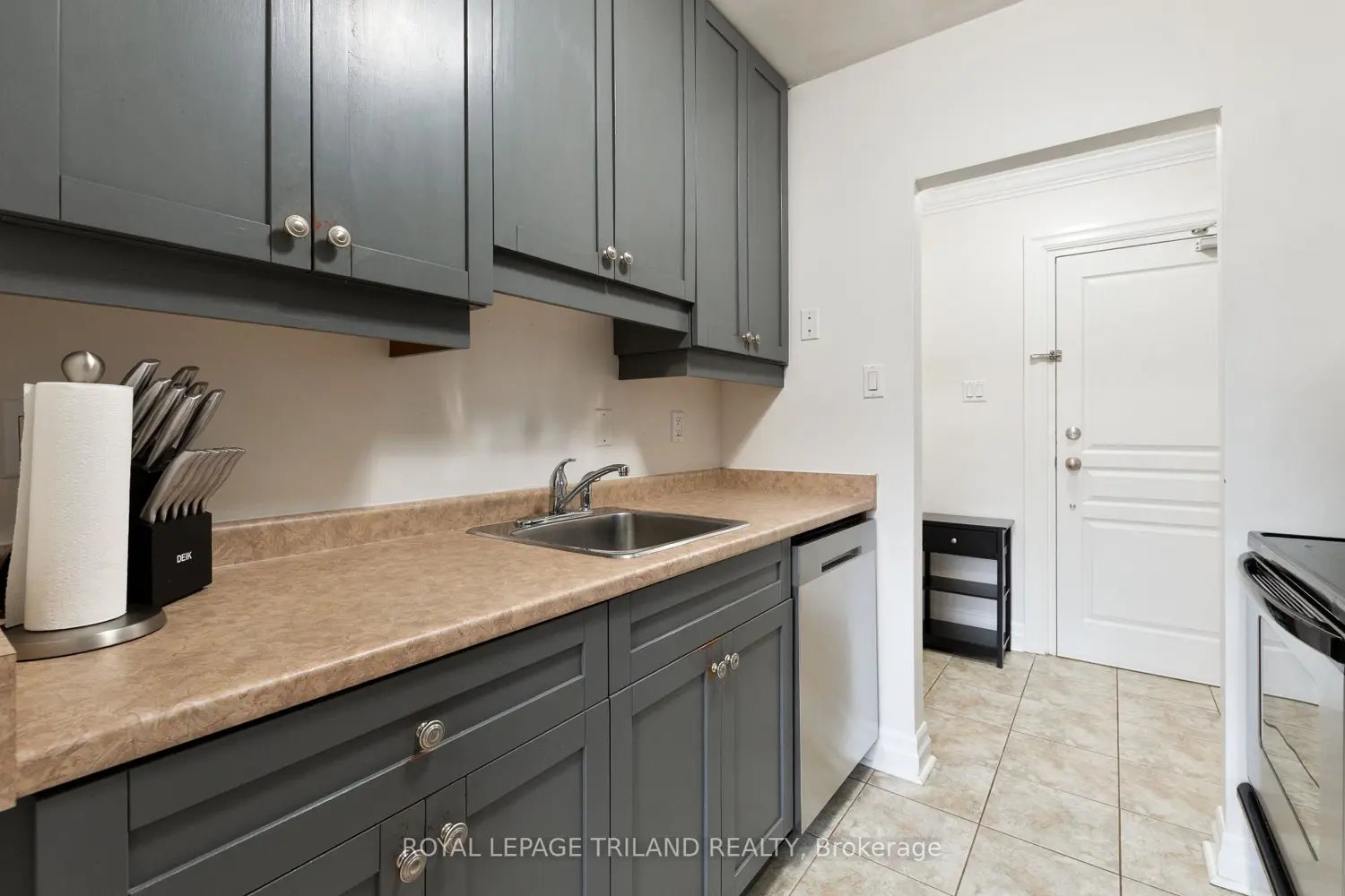 Additional image 12 of 570 William Street 404