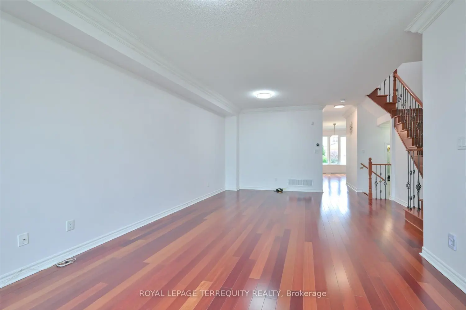Additional image 4 of 10461 Woodbine Avenue