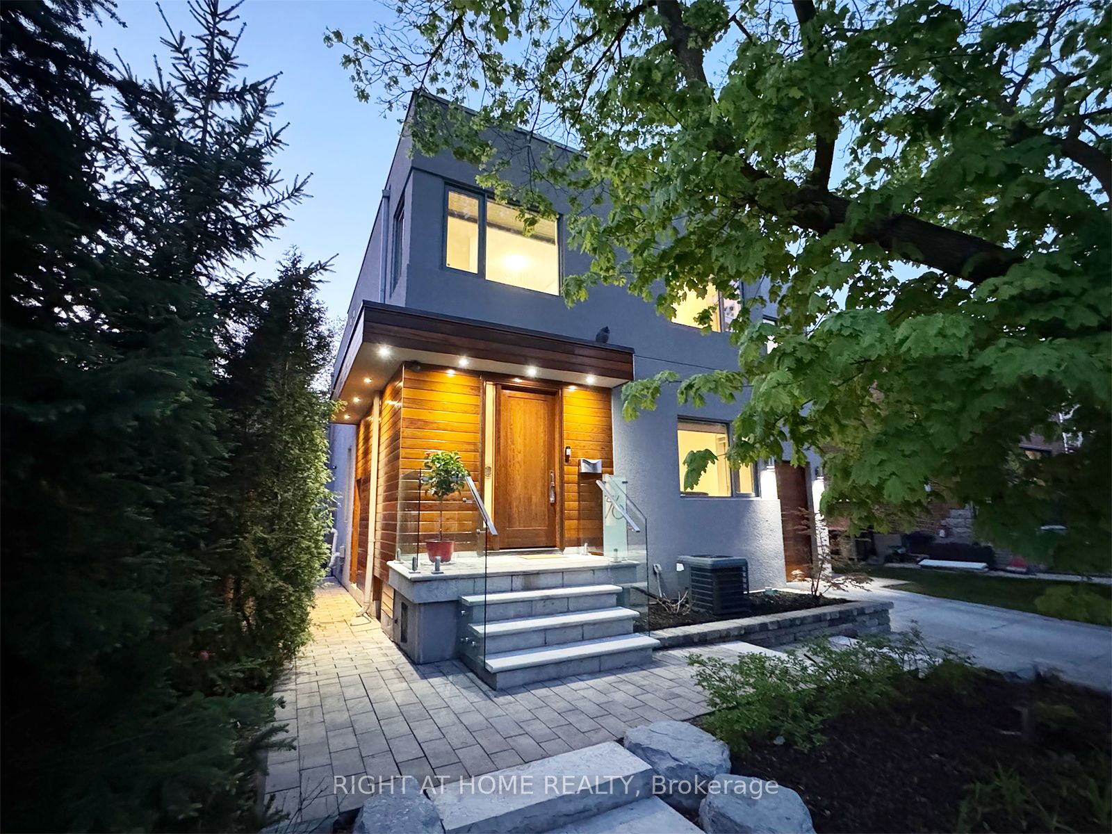 76 Ferris Rd Road, Toronto, ON, M4B 1G4