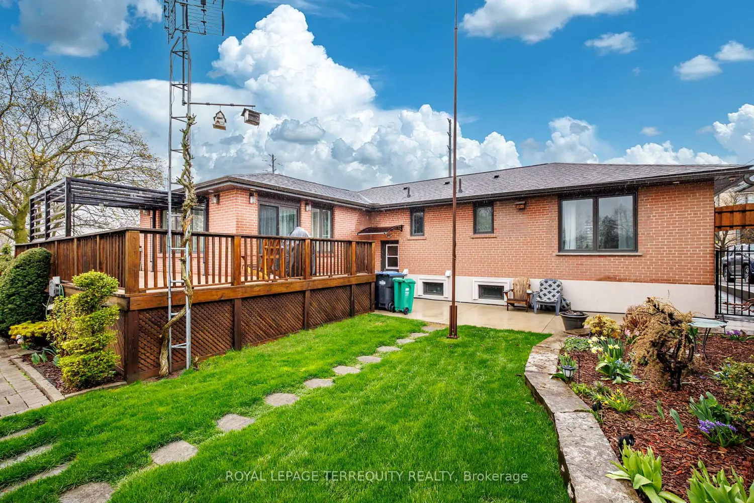 Additional image 14 of 582 Hyacinthe Boulevard