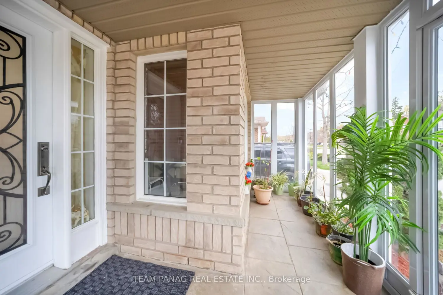 10 Hollowgrove Boulevard