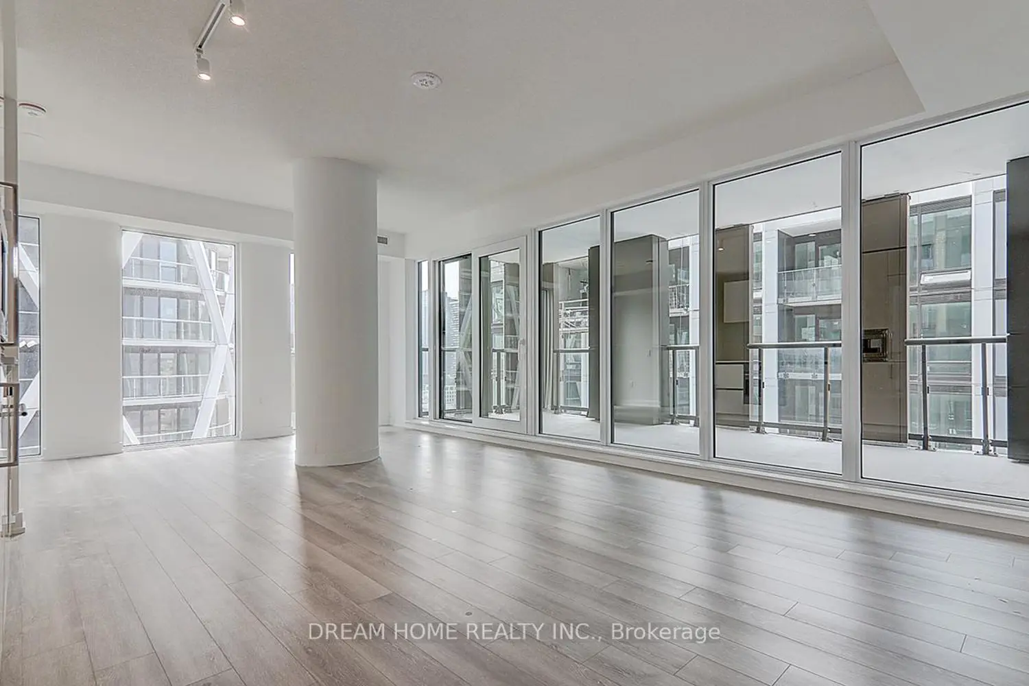 Additional image 2 of 238 Simcoe Street 1608