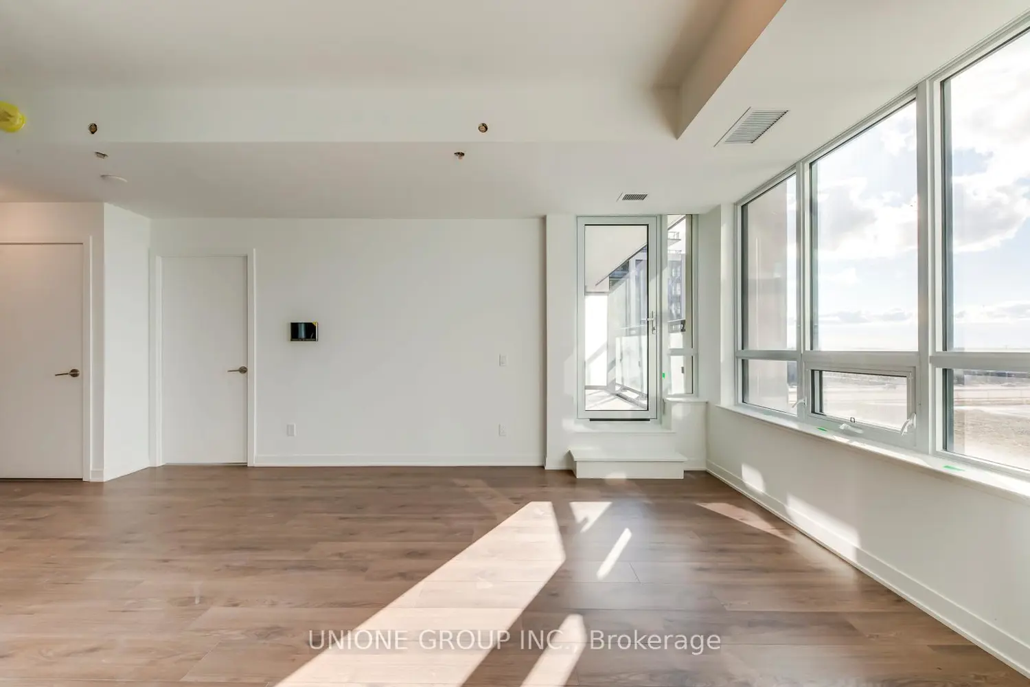 Additional image 8 of 405 Dundas Street 407