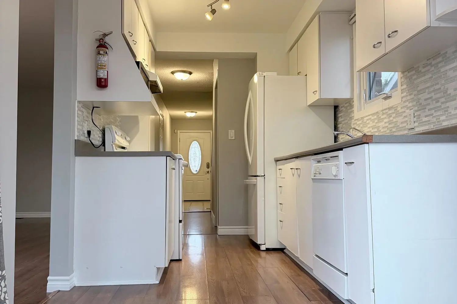Additional image 3 of 936 Killarney Crescent