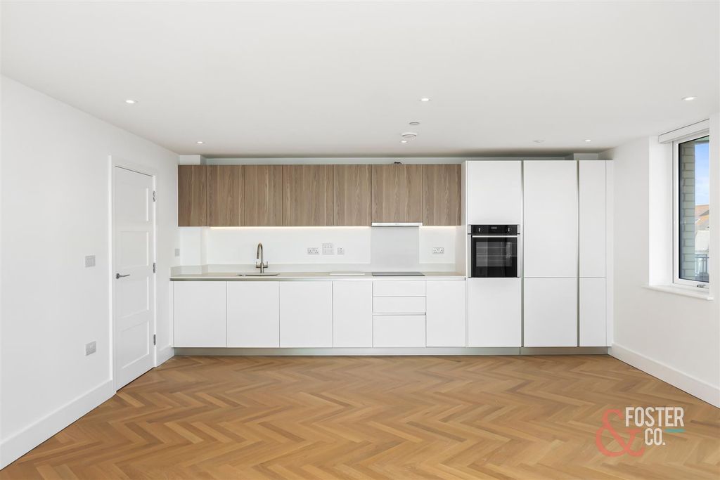 Additional image 5 of 2 bed flat to rentKingsway, Hove BN3
