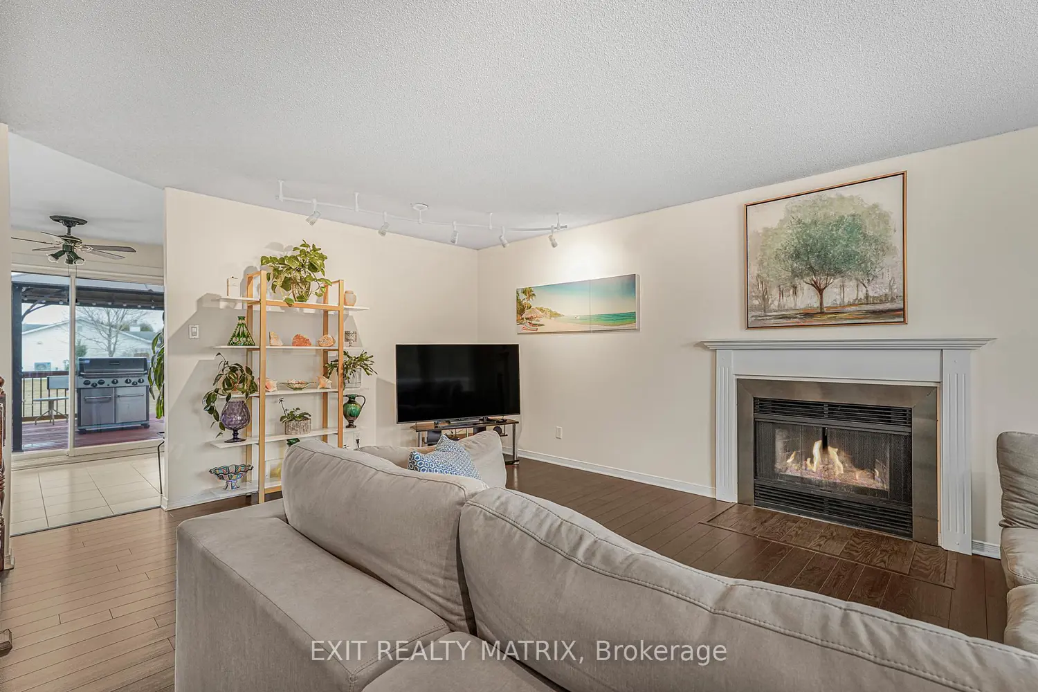 6454 Waterbury Lane photo 2